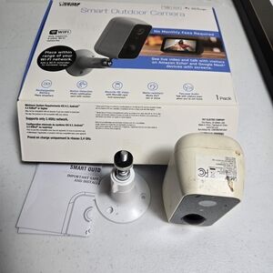 Feit Battery Powered Indoor & Outdoor Smart WI-FI Wireless Security Camera